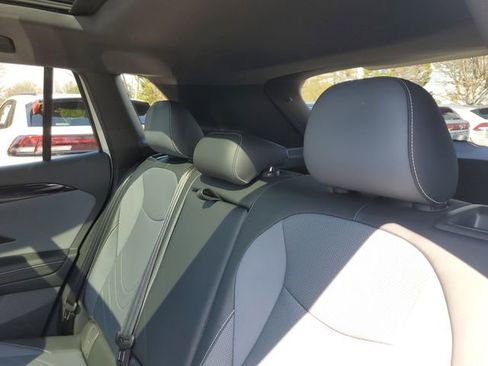 New 2026 Volkswagen Tiguan SE R-Line FWD image 9
