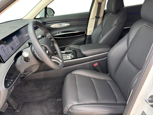 New 2026 Genesis GV70 2.5T AWD/4WD image 9
