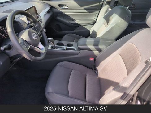 Used 2025 Nissan Altima 2.5 SV FWD image 14