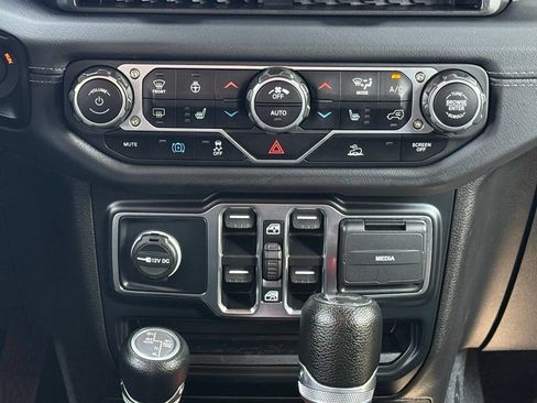 Used 2024 Jeep Wrangler Unlimited Sahara AWD/4WD image 18
