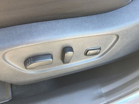 Used 2020 Nissan Rogue SV FWD image 21