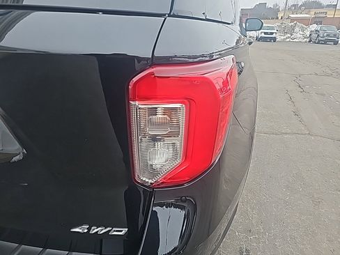 Used 2024 Ford Explorer XLT image 6
