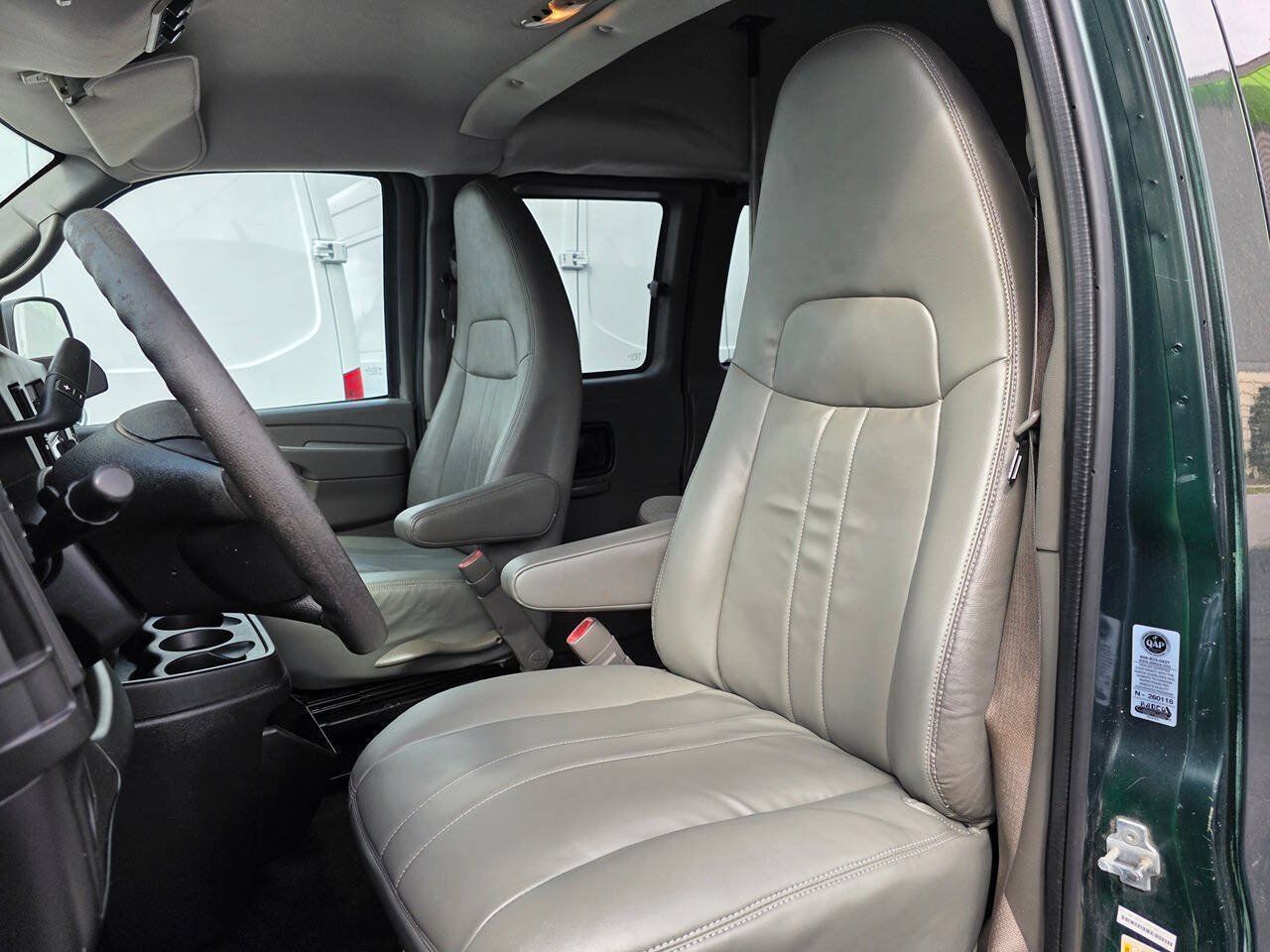 Used 2011 Chevrolet Express 3500 LS RWD image 9