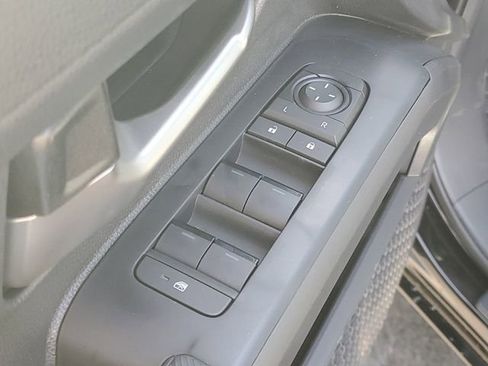 Used 2025 Toyota Tacoma TRD Sport image 9