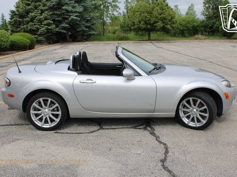 Used 2007 MAZDA MX-5 Miata Touring RWD image 30