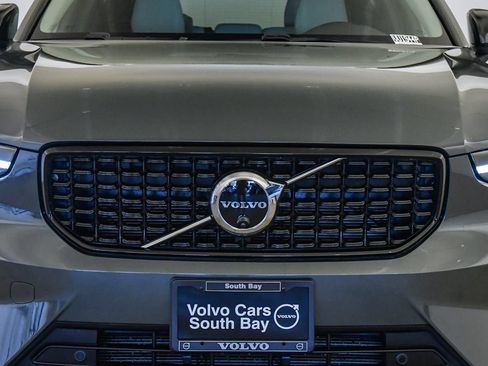 Certified 2026 Volvo XC40 B5 Plus AWD/4WD image 9