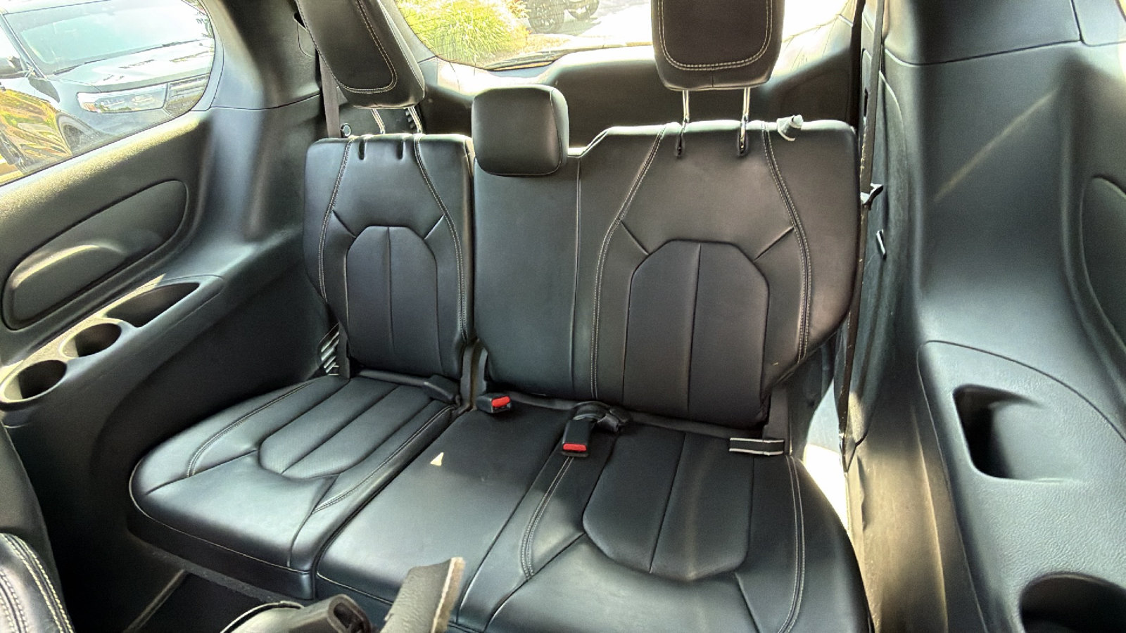 Used 2025 Chrysler Pacifica Select FWD image 23
