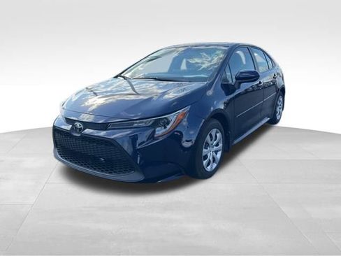 Used 2022 Toyota Corolla LE image 3