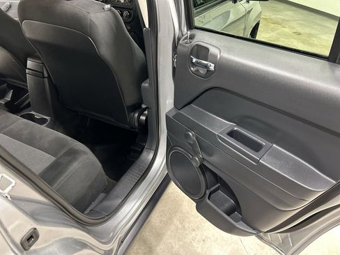 Used 2016 Jeep Patriot Sport image 29