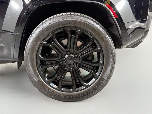 Certified 2026 Land Rover Defender 110 OCTA AWD/4WD image 30