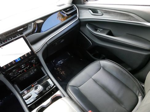 Used 2022 Jeep Grand Cherokee Limited 4xe image 11