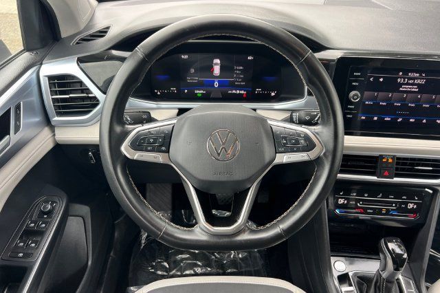 Used 2025 Volkswagen Taos SE FWD image 18