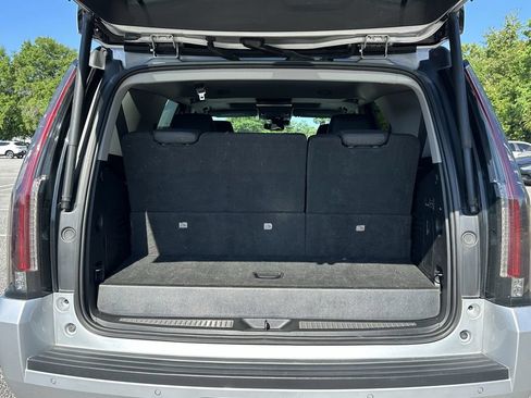 Used 2020 Cadillac Escalade Luxury AWD/4WD image 13