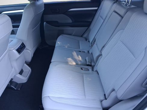 Used 2019 Toyota Highlander Plus FWD image 24