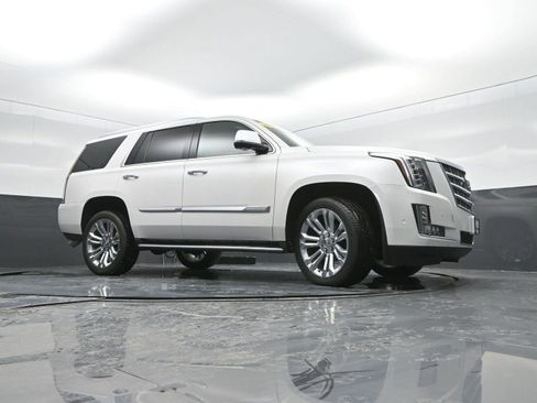 Used 2020 Cadillac Escalade Premium Luxury w/ LPO, Radiant Package image 39