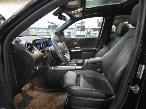 Used 2021 Mercedes-Benz GLB 250 4MATIC image 4