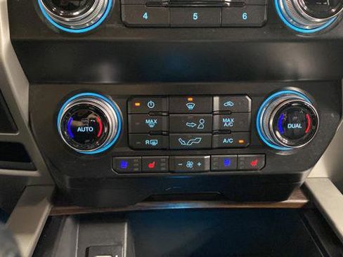 Used 2019 Ford F150 Lariat w/ Equipment Group 502A Luxury AWD/4WD image 19