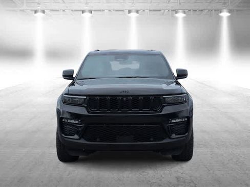 Used 2024 Jeep Grand Cherokee Limited w/ Luxury Tech Group II AWD/4WD image 3