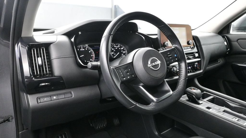 Used 2024 Nissan Pathfinder SV FWD image 5