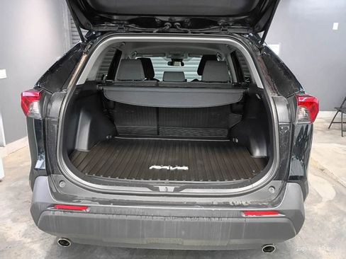 Used 2019 Toyota RAV4 LE image 7