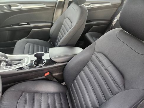 Used 2016 Ford Fusion SE image 16
