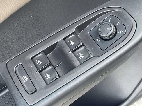 Certified 2023 Volkswagen Taos SEL AWD/4WD image 17