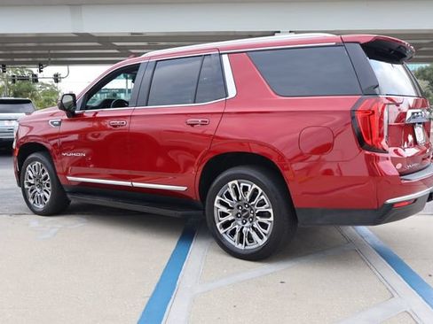 Used 2023 GMC Yukon SLT w/ SLT Premium Package AWD/4WD image 5