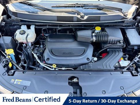 Used 2025 Chrysler Pacifica Select FWD image 32
