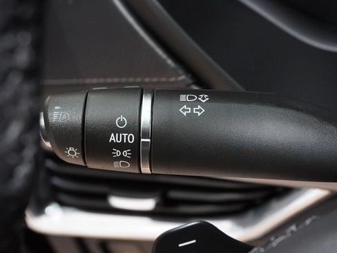 Used 2023 Cadillac XT4 Luxury w/ Cold Weather Package FWD image 22