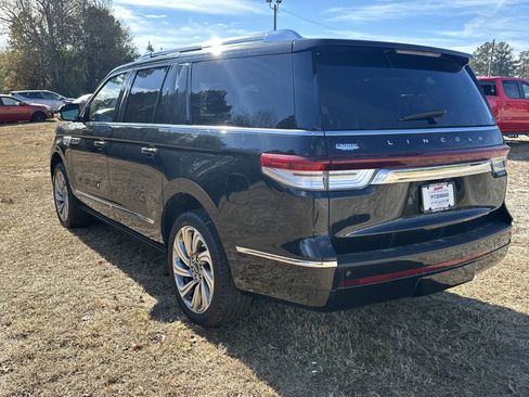 Used 2023 Lincoln Navigator L Reserve image 7