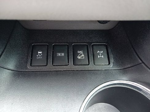 Used 2017 Toyota Highlander LE AWD/4WD image 24