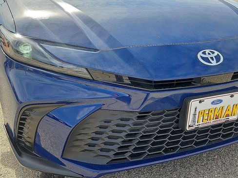 Used 2025 Toyota Camry SE image 7