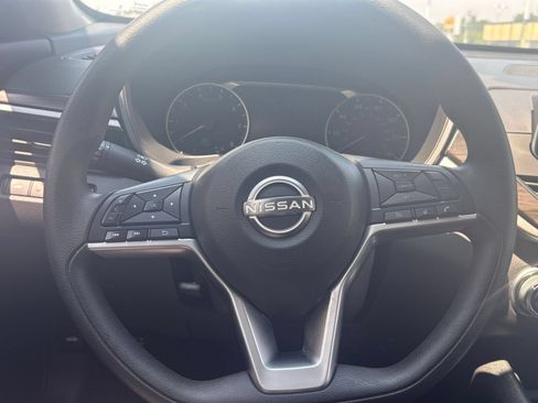 Used 2025 Nissan Altima 2.5 SV FWD image 24