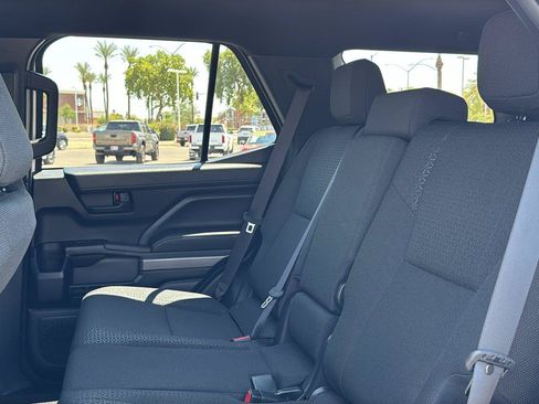 Used 2025 Toyota 4Runner SR5 AWD/4WD image 31