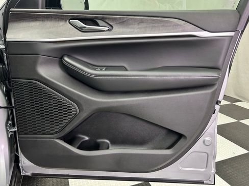 New 2025 Jeep Grand Cherokee Limited w/ Black Appearance Package image 21