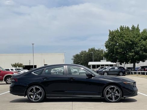 Used 2025 Honda Accord Sport image 3