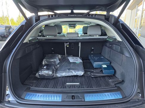 New 2025 Land Rover Range Rover Velar Dynamic SE image 28