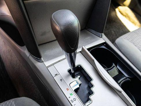 Used 2010 Toyota Camry LE FWD image 22