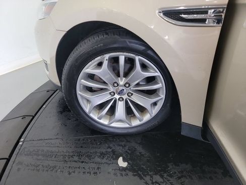 Used 2017 Ford Taurus Limited FWD image 30