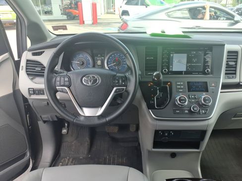 Certified 2020 Toyota Sienna XLE w/ XLE Navigation Package AWD/4WD image 9