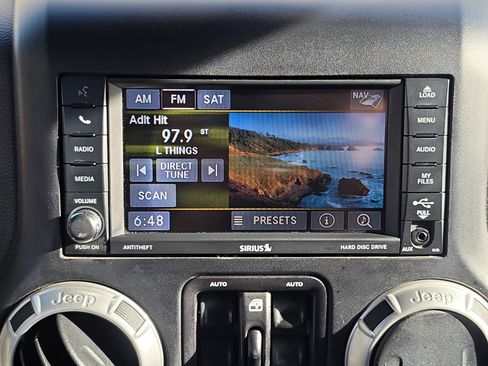 Used 2017 Jeep Wrangler Unlimited Rubicon w/ Cold Weather Group AWD/4WD image 22
