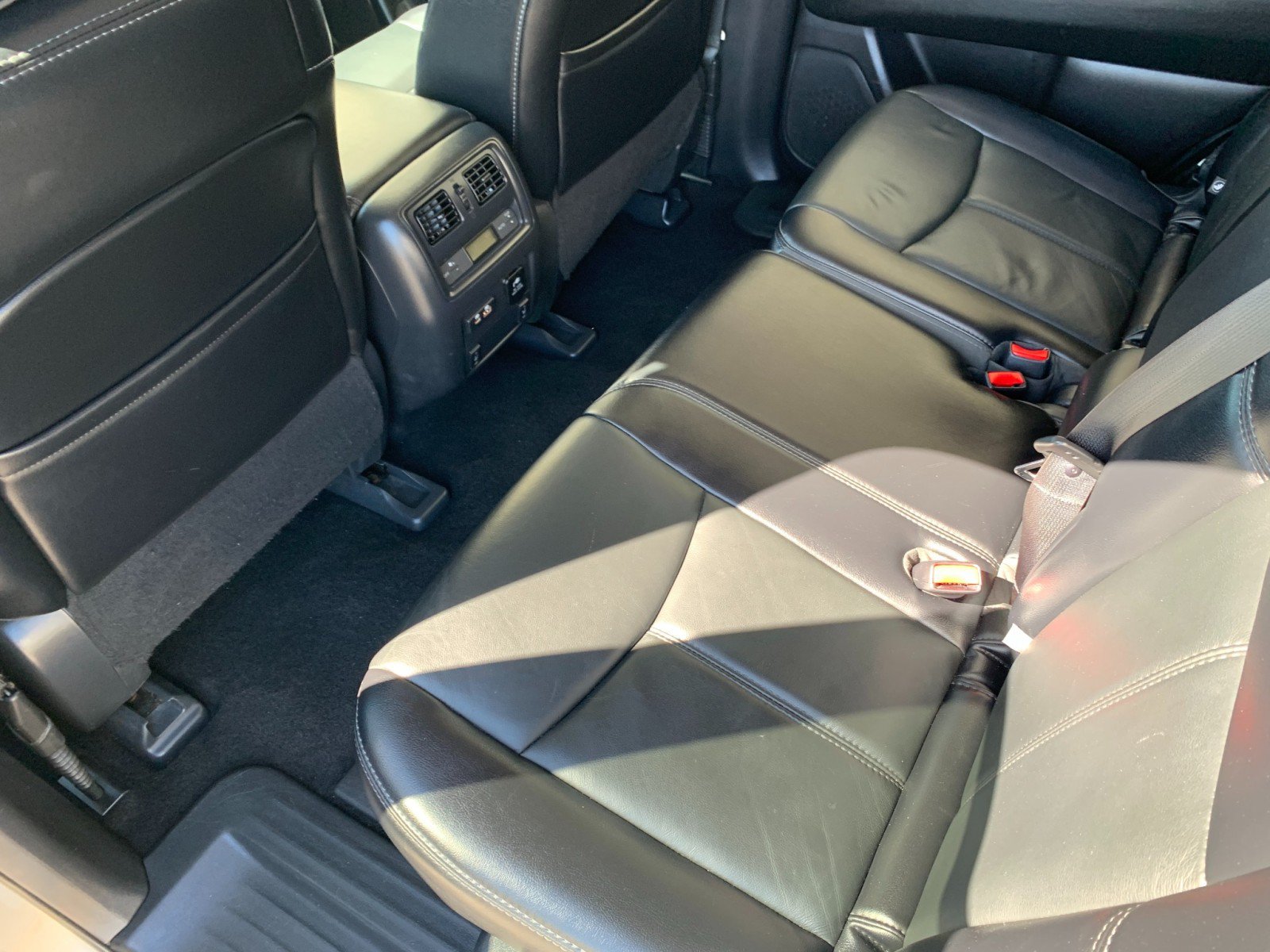 Used 2020 Nissan Pathfinder SL AWD/4WD image 32