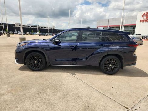 Certified 2024 Toyota Highlander XSE FWD image 4