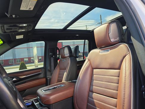 Used 2023 GMC Yukon XL Denali Ultimate AWD/4WD image 12