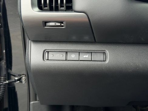 Used 2025 Nissan Pathfinder SL FWD image 23
