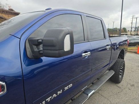 Used 2017 Nissan Titan SV image 9