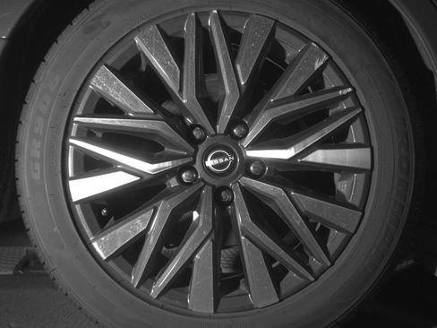 Used 2025 Nissan Altima 2.5 SV FWD image 15