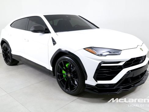Used 2022 Lamborghini Urus AWD/4WD image 3
