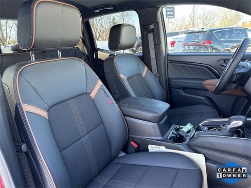 Used 2025 GMC Canyon AT4 image 36