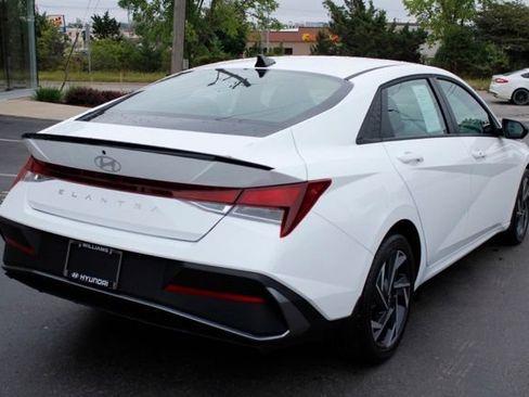 Certified 2025 Hyundai Elantra Sport FWD image 3